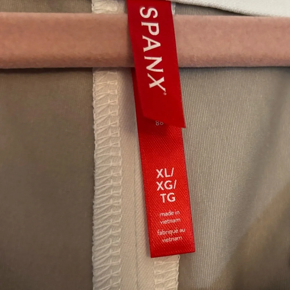 Spanx NWT white short - Picture 2 of 2